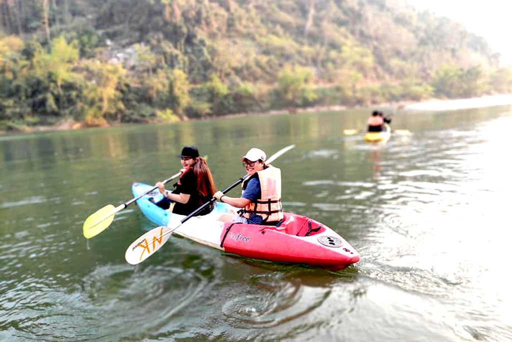 kayaking in Nongkhiaw